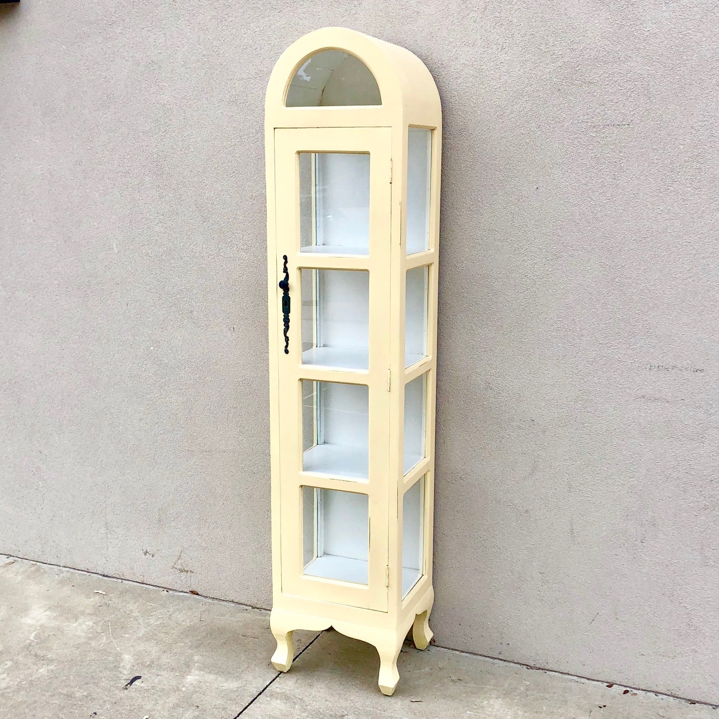 single vitrine