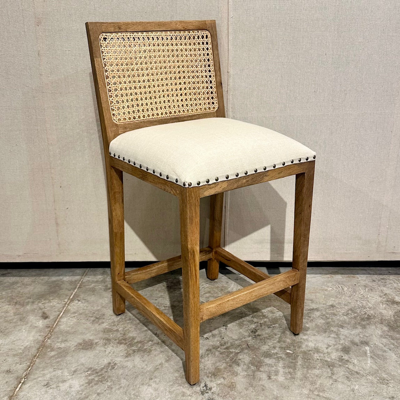 BAR & COUNTER STOOLS